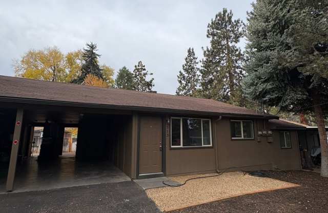 2 Bed/1 Bath Unit Located in SE Bend Triplex photos photos