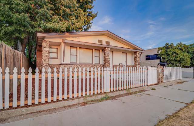 3bd 2 bath - Downtown Charmer Gallery 2