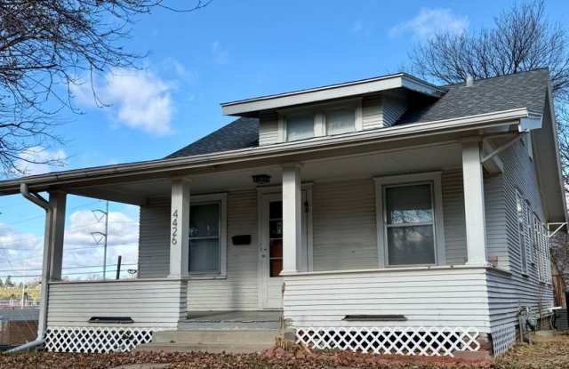 Spacious 3 bed/1.5 Bedroom House Close to Blackstone and Major Universities photos photos