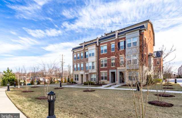 814 ADMIRALS WAY Gallery 3
