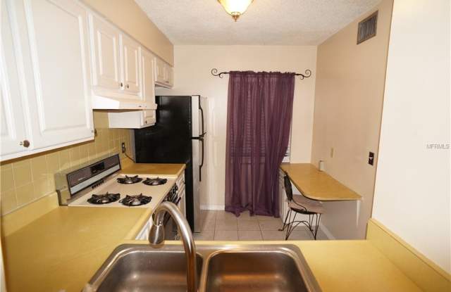 1527 ARROWHEAD CIRCLE W Gallery 3