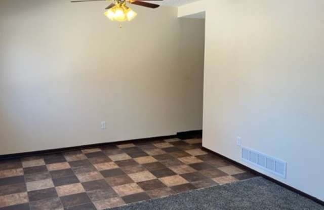 Huge 3 BDRM Southside Duplex photos photos