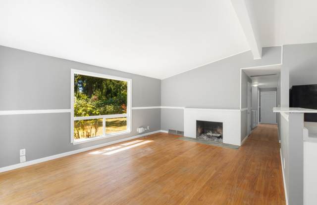 3 Bedroom Rambler with Ideal Commuting Location in Lynnwood Gallery 4