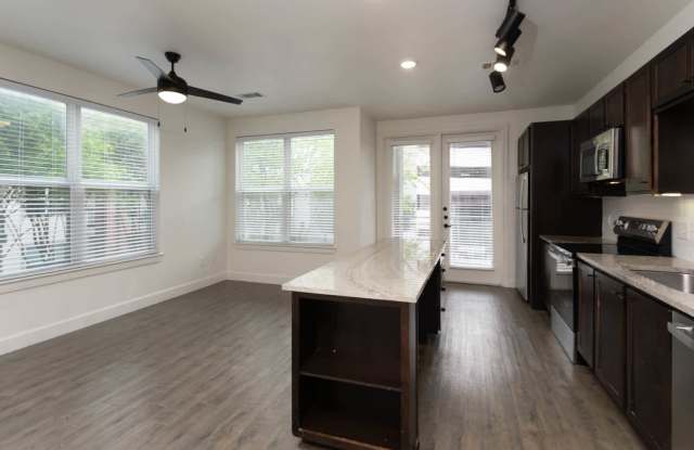Union at Carrollton Square Apartments Gallery 4