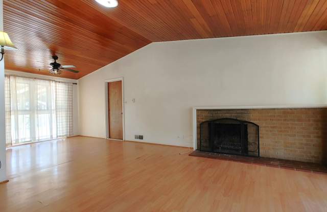 Centrally Located 3 Bedroom 1 Bathroom In The NE Gallery 3