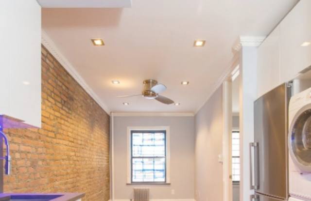 218 E 11th St Gallery 3