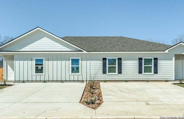 Brand-New 3-Bedroom Duplex with Modern Finishes & Private Fenced Yard in Seguin photos photos