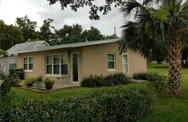 930 SCHOOL STREET - 930 School Avenue, Clermont, FL 34711
