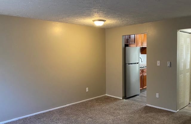 118 Gluck St - 118 Gluck Street, Youngstown, OH 44505