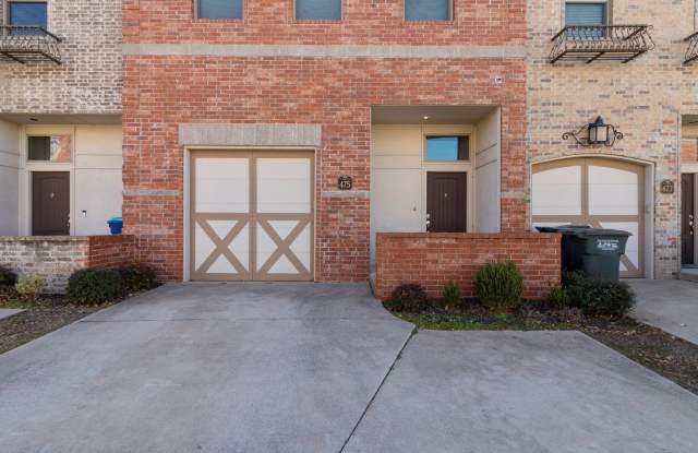 Move in Special! Gorgeous newer 2br 2.5ba Townhome!! photos photos