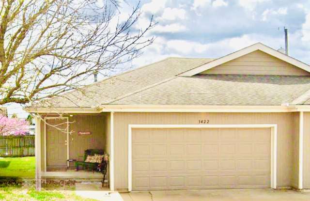 Great 3 Bed 2 Bath 2 Car Garage Flat Duplex- Pets ok! photos photos