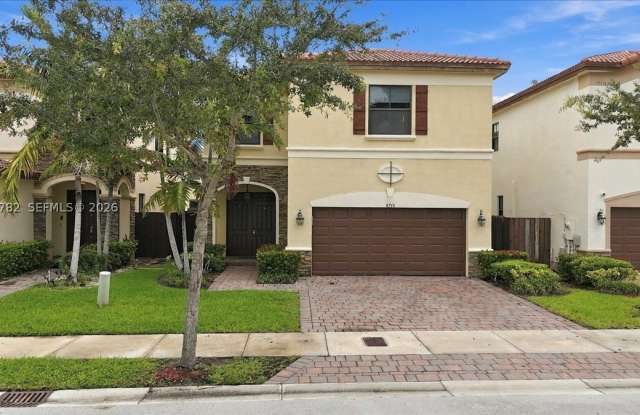 8770 NW 99th Path Gallery 1