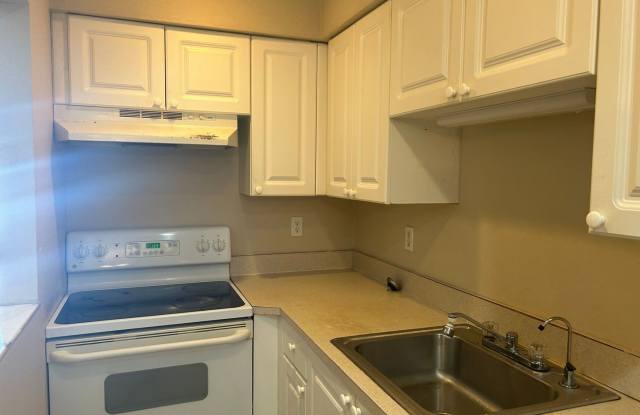 All tile   1/1 close to Cape Coral Pkwy Gallery 4