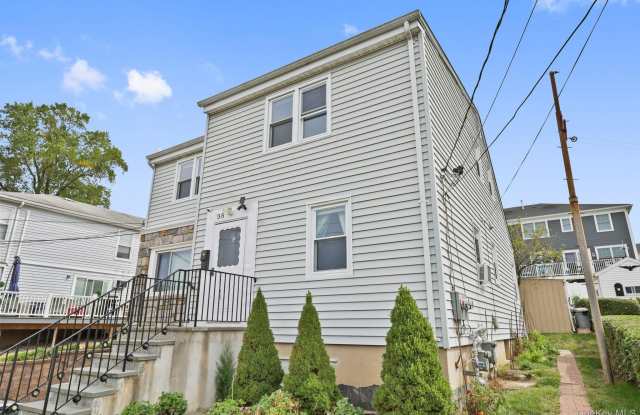 98 Lincoln Avenue E photos photos