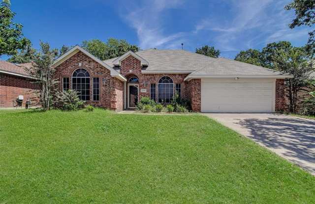 537 Oakbrook Drive - 537 Oakbrook Drive, Burleson, TX 76028