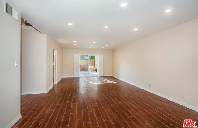 4078 BAKMAN Avenue Gallery 3