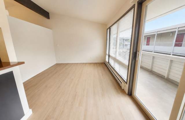 $300 OFF x 3 Months! Bright 1BR + Private Balcony Near Green Lake Gallery 3
