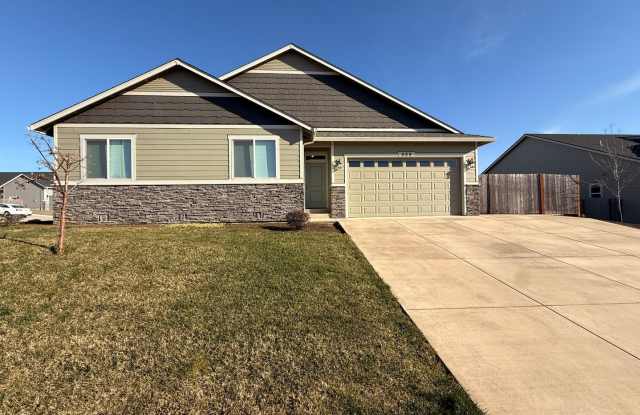 3 Bed 2 Bath - Sublimity Duplex photos photos