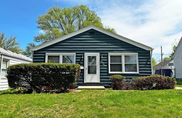 Updated 3-Bedroom Ranch with 2-Car Garage on Milwaukee's Northwest Side Gallery 1