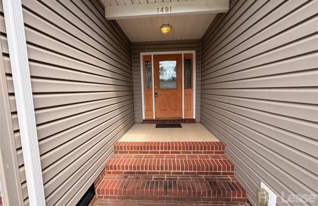 1491 Mayfair Drive Gallery 3