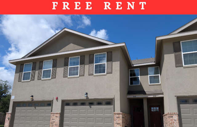 1 MONTH FREE RENT / Easy Access to IH 35 for Commuters /Oversized Garage /Fridge, Washer  Dryer Included / NBISD photos photos