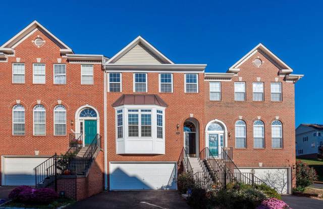 3394 GOVERNORS CREST COURT Gallery 2
