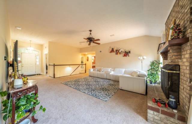 285 STEEPLECHASE DR Gallery 4