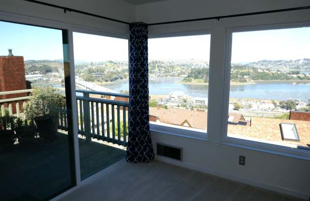 ONE LEVEL TOP-UNIT CONDO IN HEADLANDS WITH STUNNING BAY VIEWS photos photos