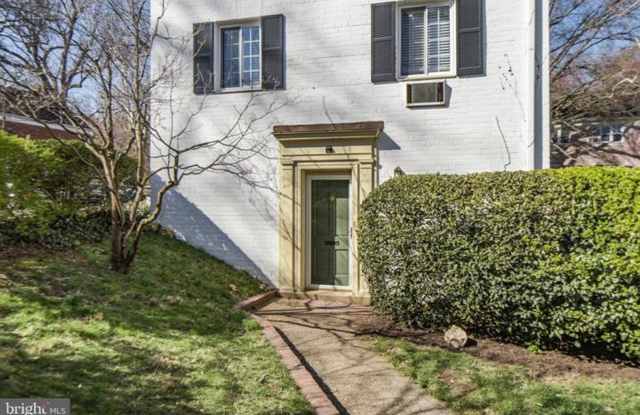 Welcome to The Lincoln, a beautifully designed two bedroom,  corner residence in sought after Parkfairfax. Gallery 4