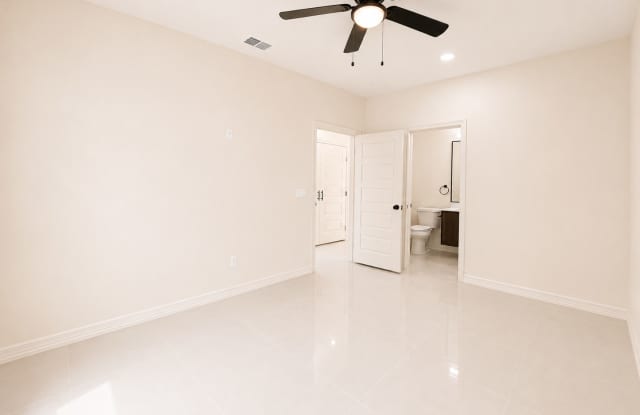 500 N Emerald Ave Gallery 3