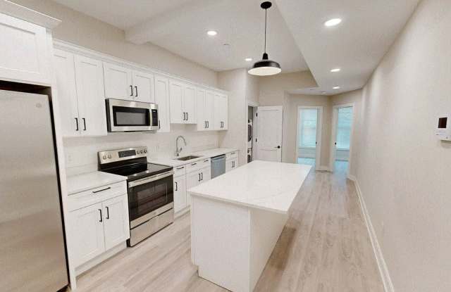 Charming 4 Bedroom-No Broker Fee Gallery 4