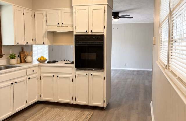Charming Home for Rent in Anniston, AL - 6305 Winwood Drive Gallery 4