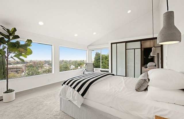 Stunning 5-Bedroom Home for Lease in the Heart of Studio City Gallery 3