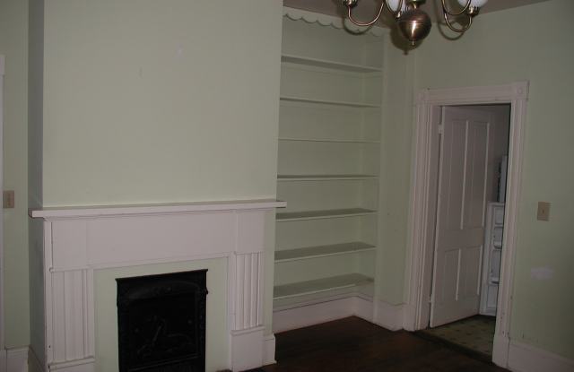 Charming downtown Charlottesville home on Little High St! Gallery 4