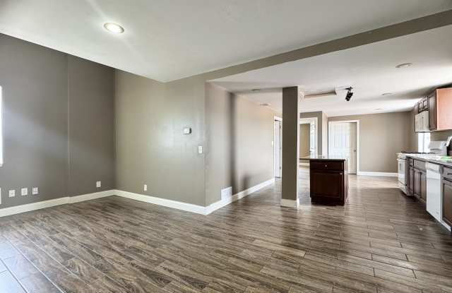 829 Southwest Boulevard Gallery 1