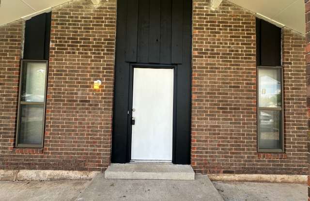 3 bed, 1 1/2 bath, 2 car garage Gallery 3