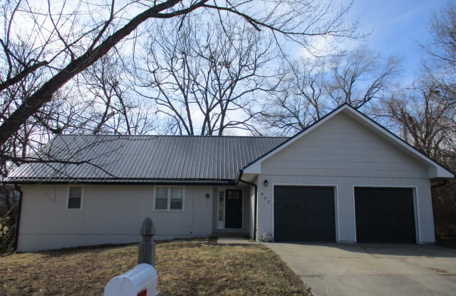 802 Zoll St - 802 Zoll Street, Warrensburg, MO 64093