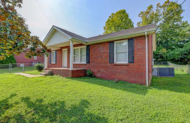 Sweet 3 bed 2 bath in PERFECT location at PERFECT price. Gallery 4