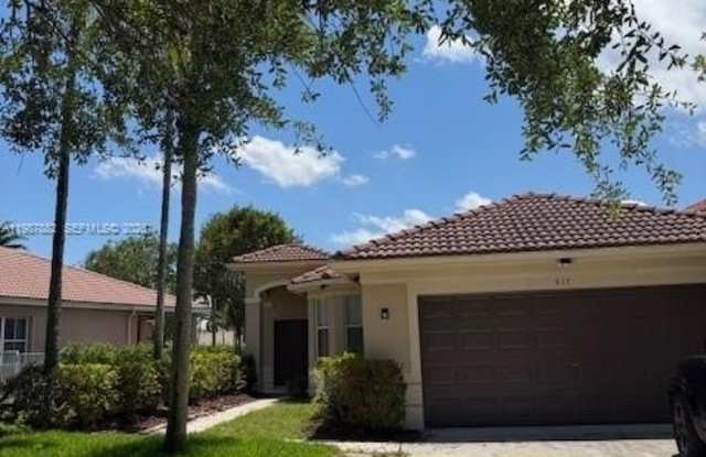 513 Live Oak Ln photos photos