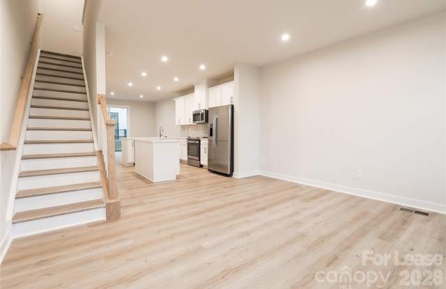 1015 Simcoe Lane Gallery 3