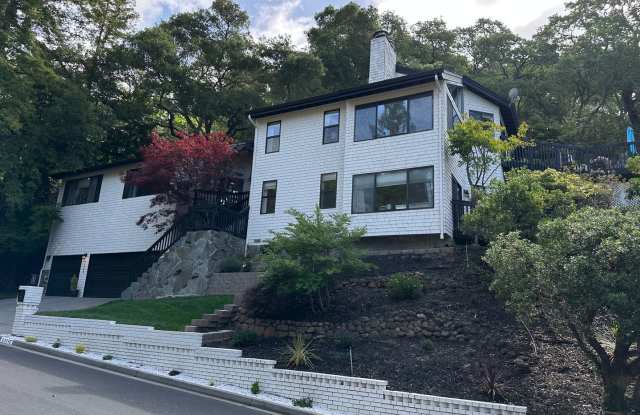 Round Hill Country Club 4 Bed 3 Bath - 2542 Rolling Hills Court, Alamo, CA 94507 Round Hill Country Club 4 Bed 3 Bath - 2542 Rolling Hills Court, Alamo, CA 94507