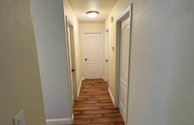 SW Visalia Cul-de-sac Home Near Park Available Now! Gallery 4