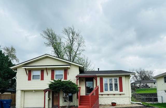 Spacious 3BR Near Shadow Lake Shopping Center! photos photos