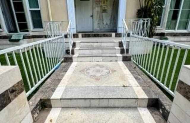 133 S Crescent Dr Gallery 4