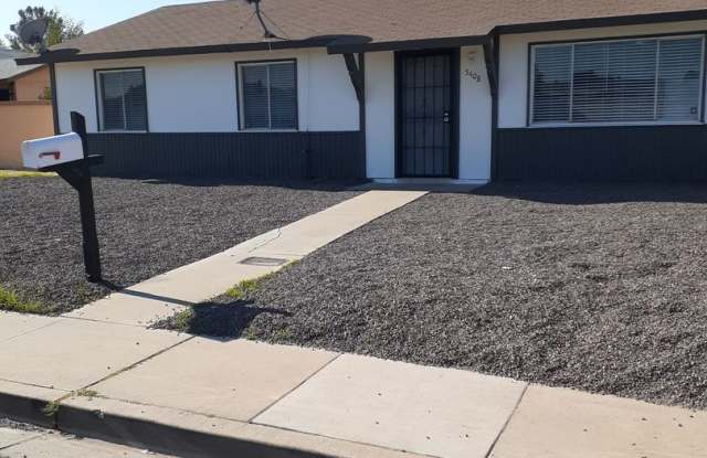 Spacious 4 Bed/2 Bath With Den  Updated Dec 2023. photos photos