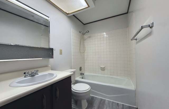 427 E Hugus Apt D Gallery 4