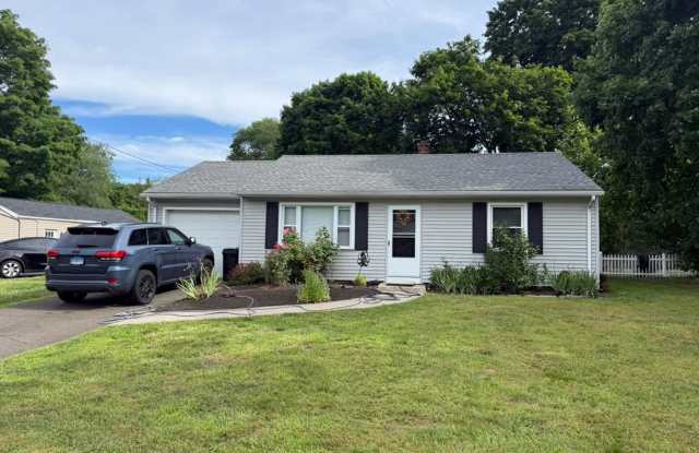 2 Beds/1 Bath Single Family Home with a Backyard in East Haven! Gallery 1
