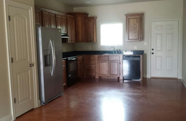 601 Ginger Ln - 601 Ginger Ln, Moss Bluff, LA 70611