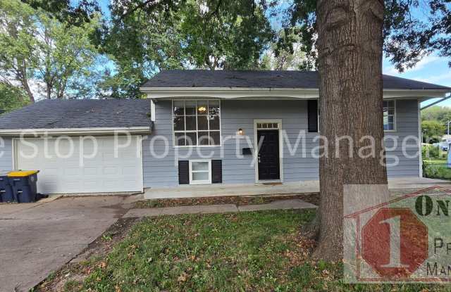 Spacious 4 bedroom 2.5 bathroom in KCMO Gallery 1