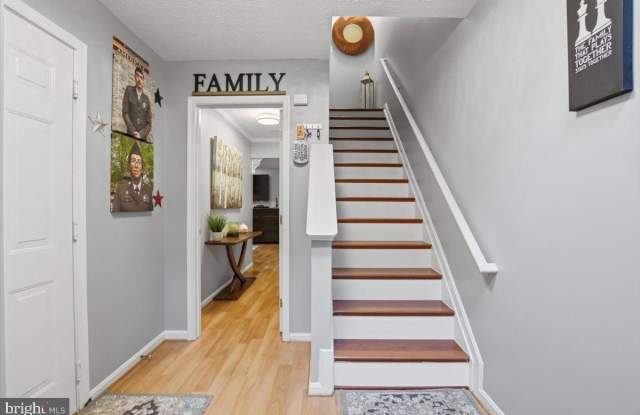 9944 ROYAL COMMERCE Place Gallery 4